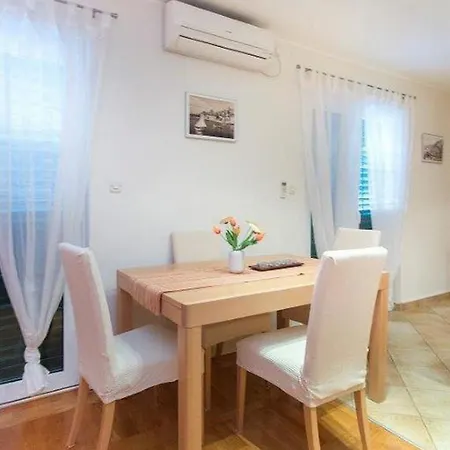 Apartment Lavandela Girandela