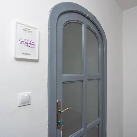 Lavandela Girandela 公寓